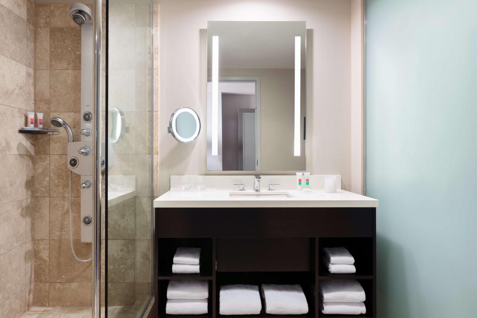 The Lofton Minneapolis, Tapestry Collection By Hilton Hotel
