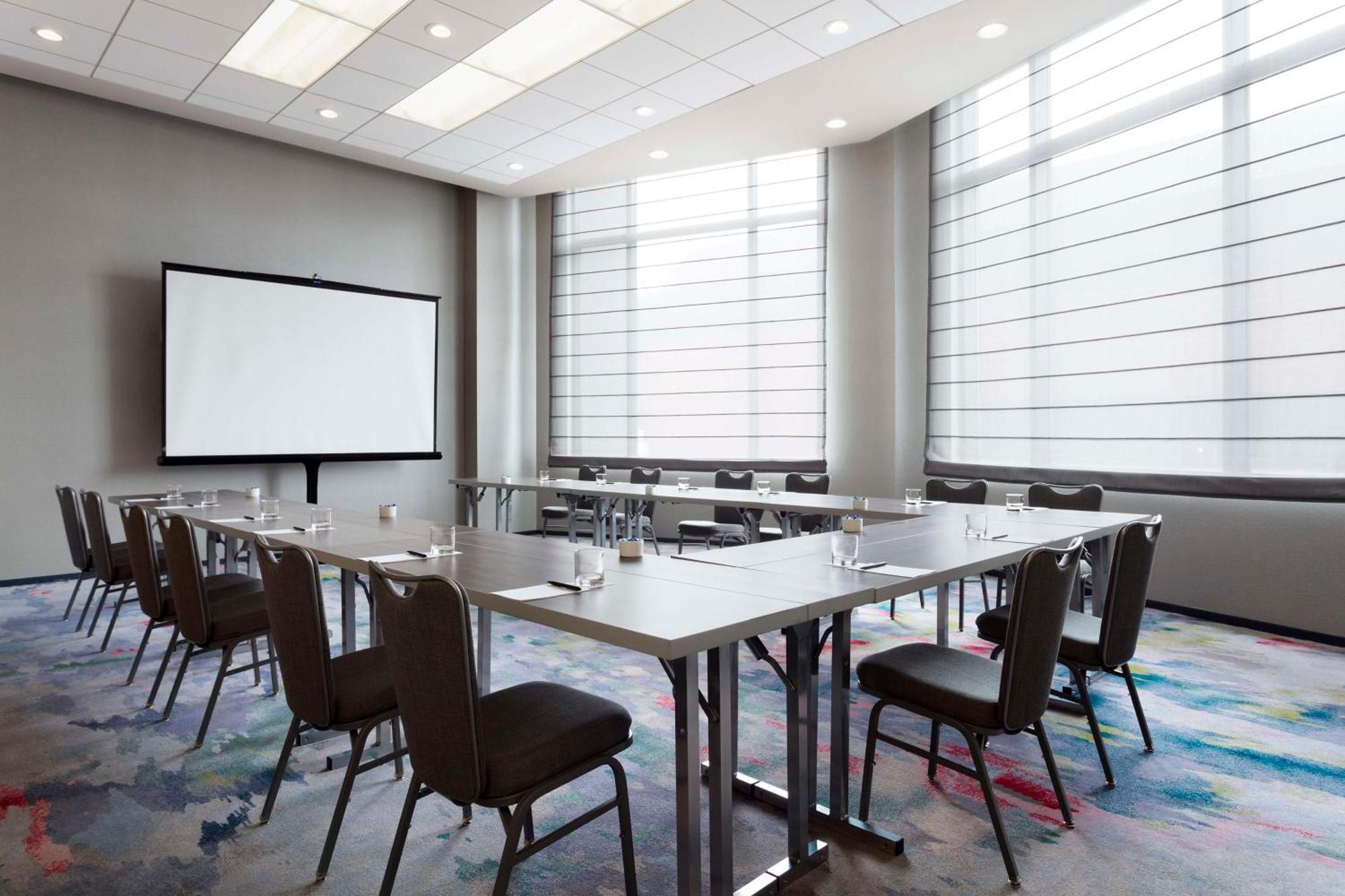 The Lofton Minneapolis, Tapestry Collection By Hilton 4* Minneapolis