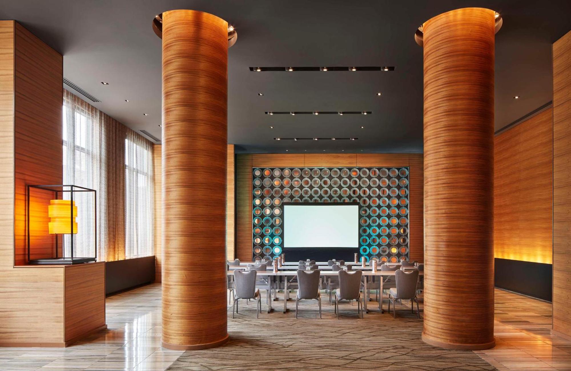 The Lofton Minneapolis, Tapestry Collection By Hilton Hotel